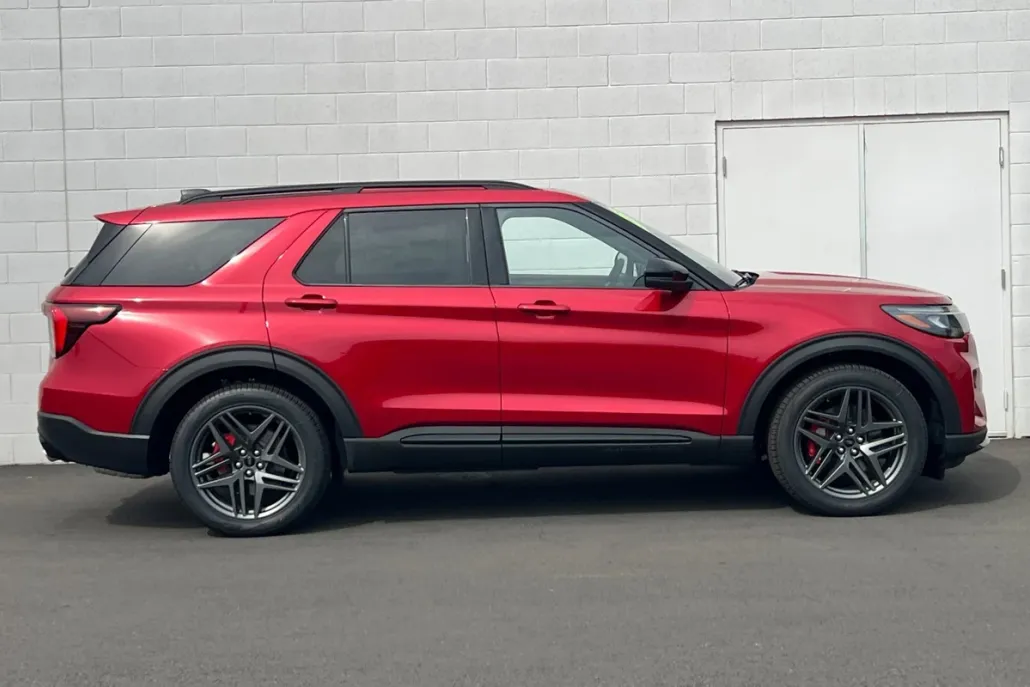2025 Ford Explorer ST photo 1