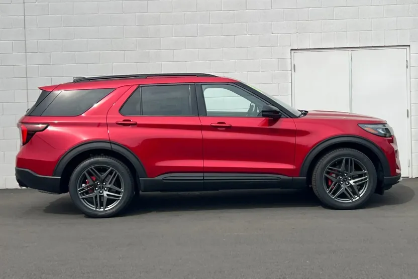 2025 Ford Explorer ST photo 1