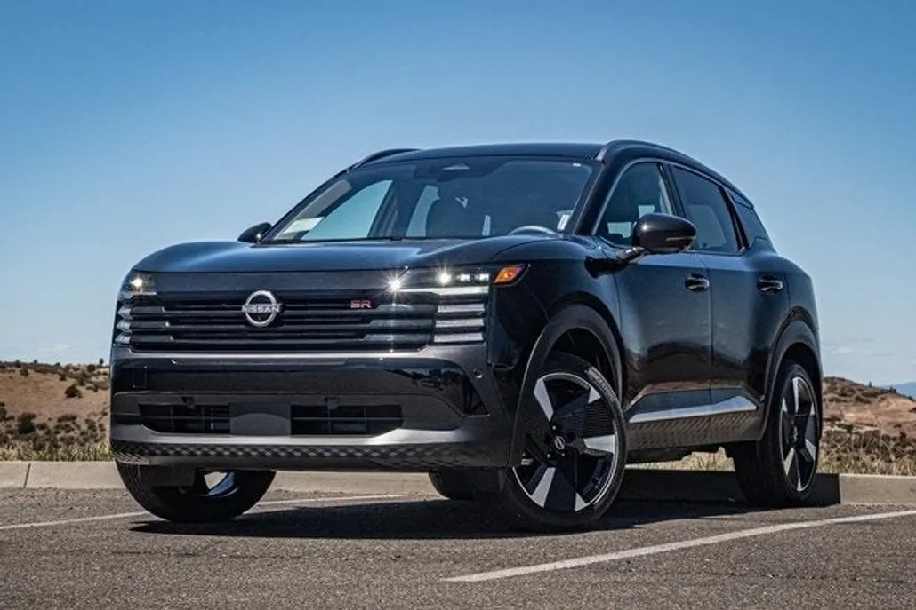 2025 Nissan Kicks SR photo 1