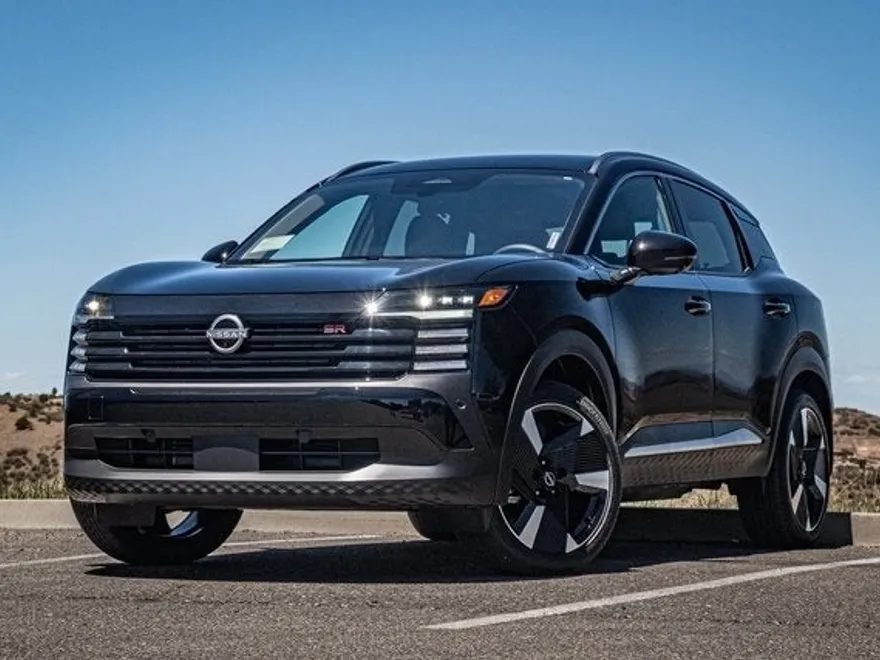 2025 Nissan Kicks SR photo 1