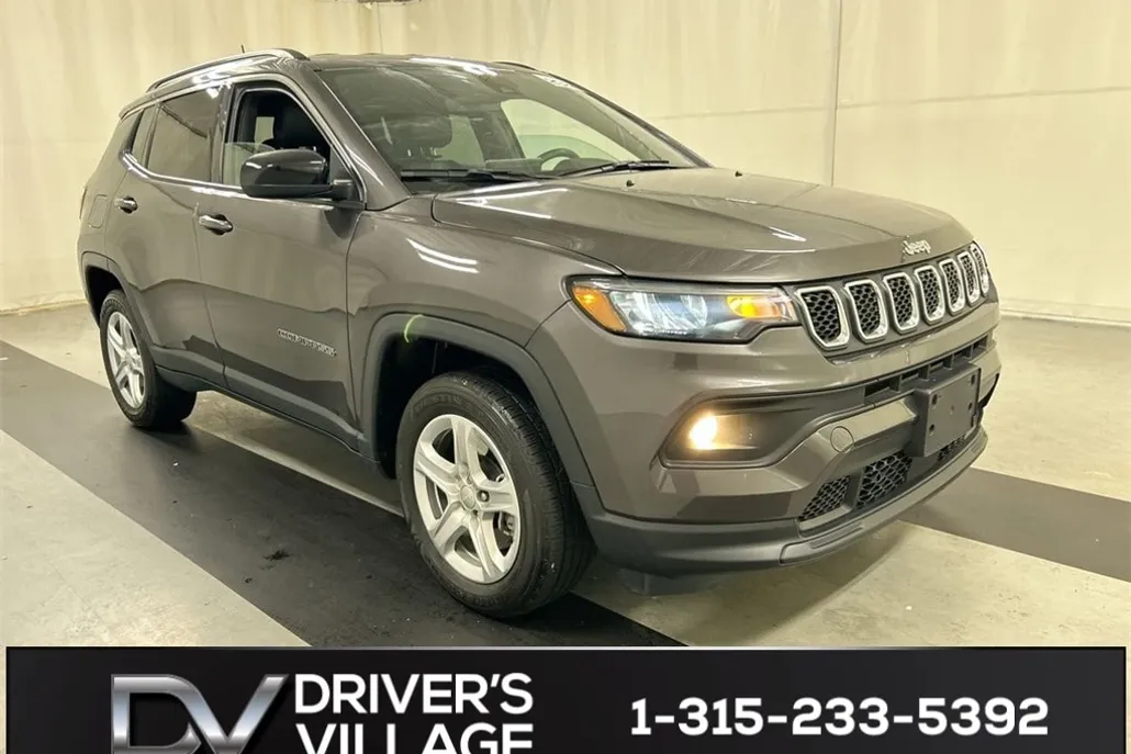 2024 Jeep Compass Latitude photo 1