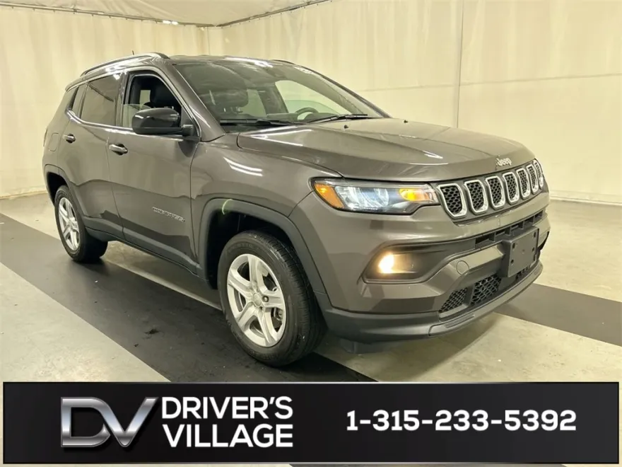 2024 Jeep Compass Latitude photo 1