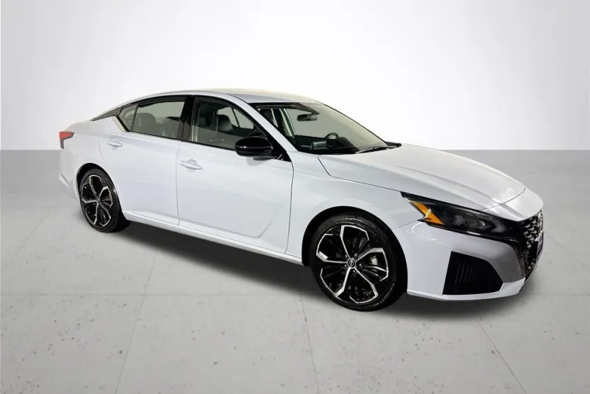 2023 Nissan Altima 2.5 SR photo 1
