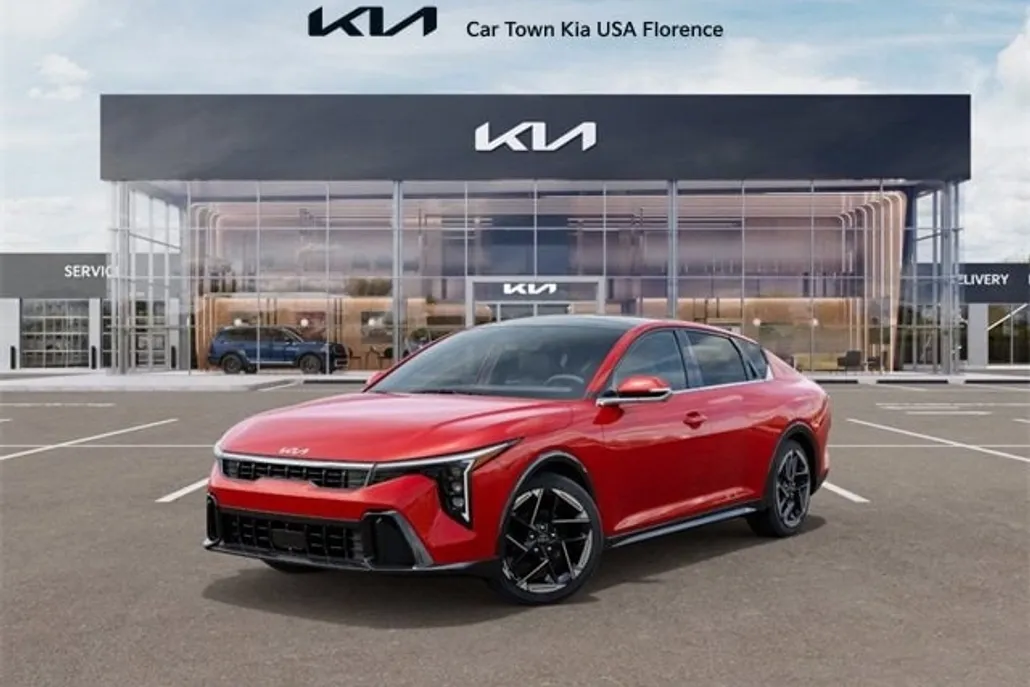 2025 Kia K4 GT-Line photo 1