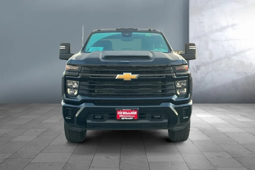 2024 Chevrolet Silverado 2500HD Custom photo 1
