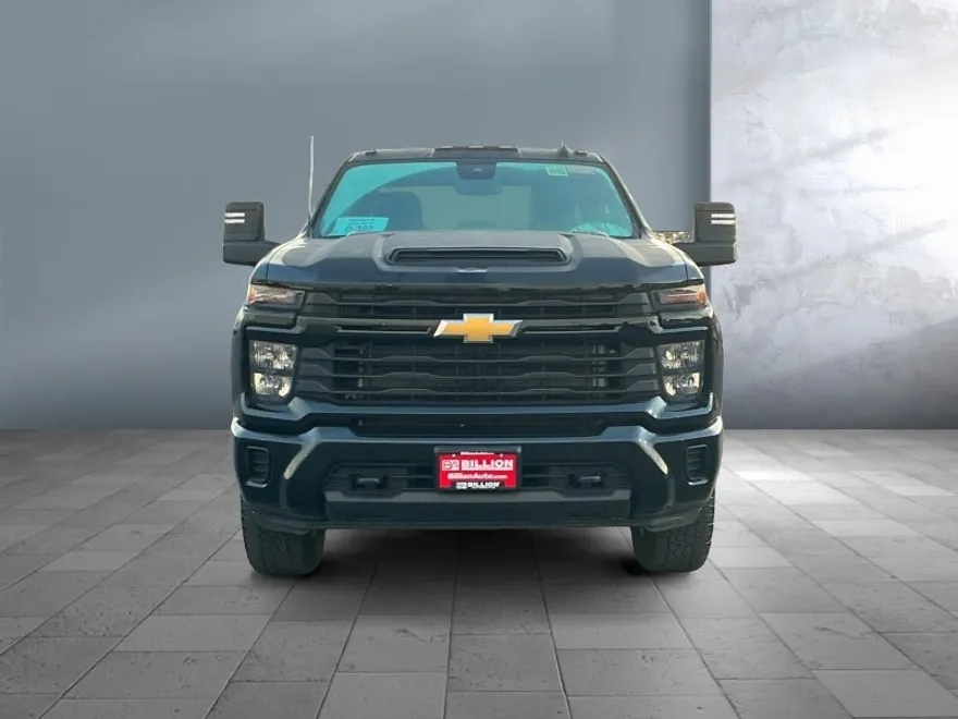 2024 Chevrolet Silverado 2500HD Custom photo 1