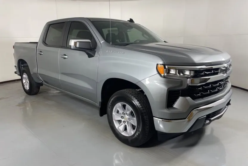 2026 Chevrolet Silverado LT photo 1
