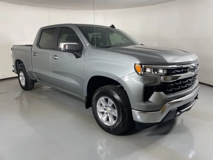 2026 Chevrolet Silverado LT photo 1