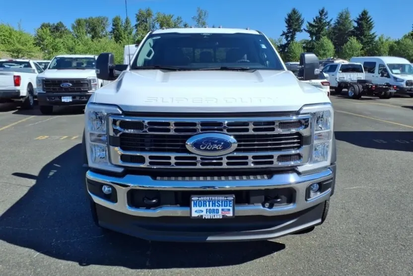 2025 Ford F-550 photo 1