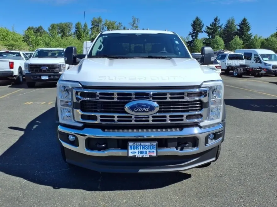 2025 Ford F-550 photo 1