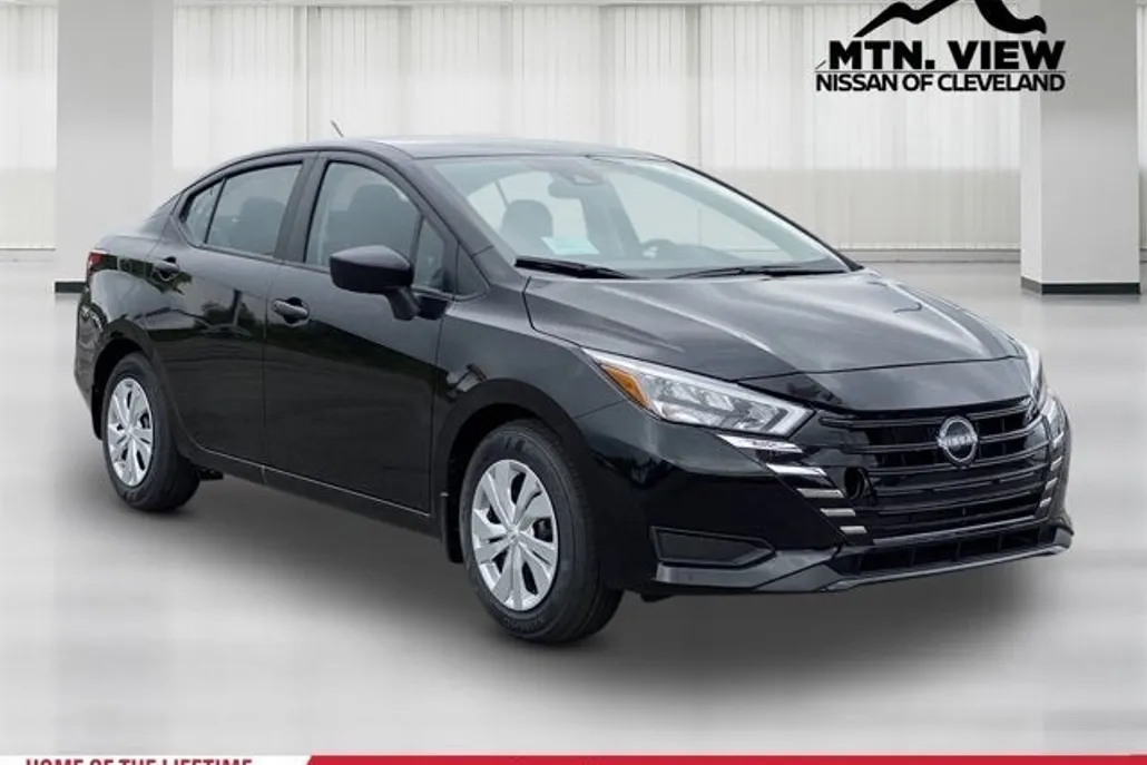 2025 Nissan Versa S photo 1