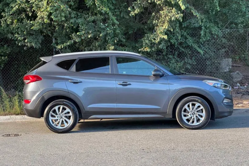 2016 Hyundai Tucson SE photo 1