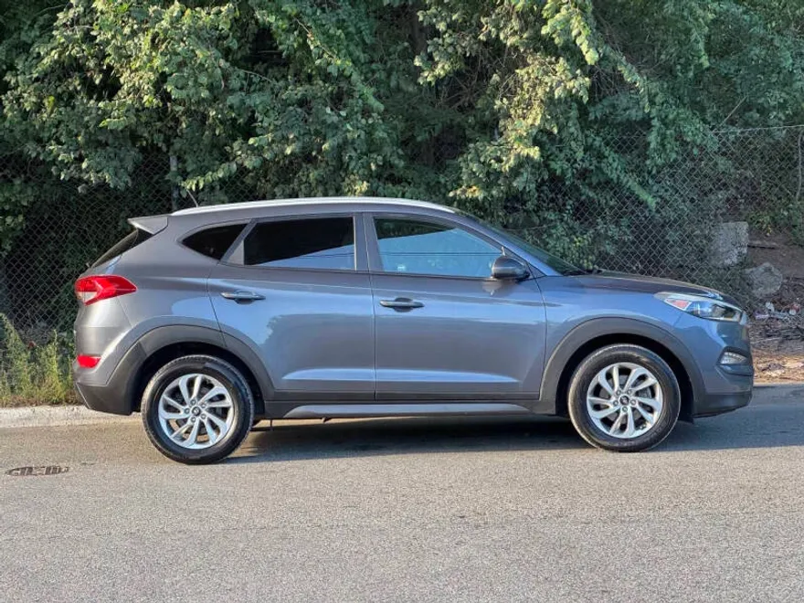 2016 Hyundai Tucson SE photo 1