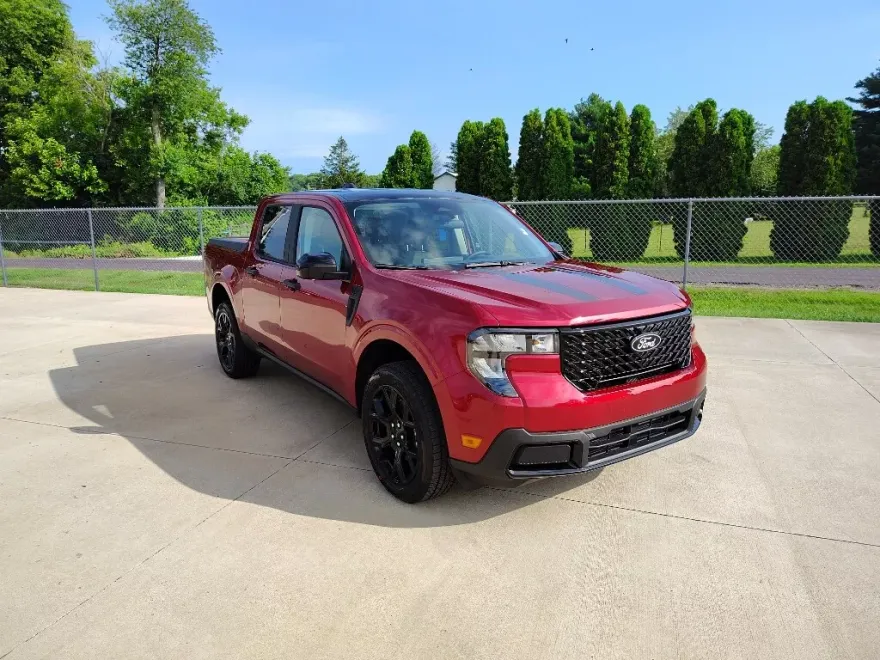 2025 Ford Maverick XLT photo 1