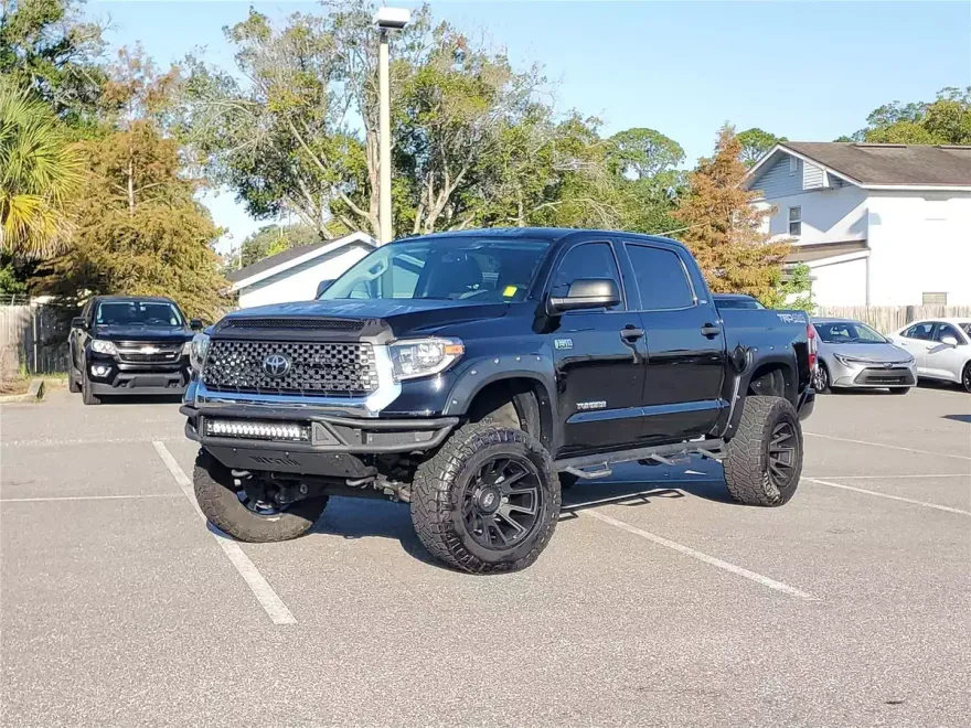 2018 Toyota Tundra SR5 CrewMax photo 1