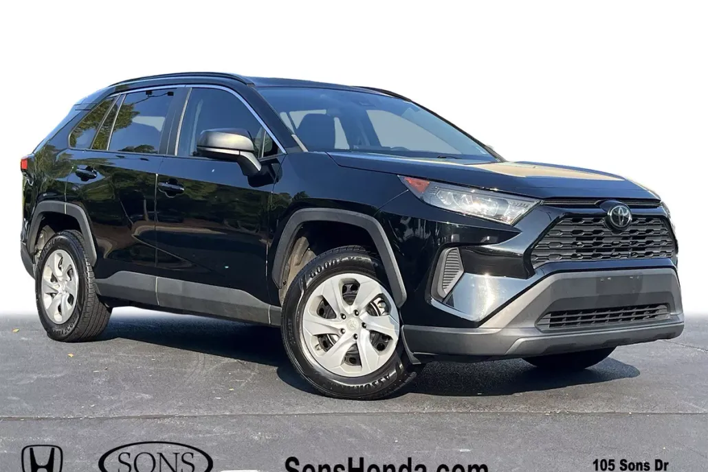 2021 Toyota RAV4 LE photo 1
