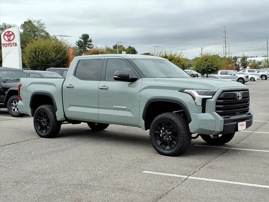 2024 Toyota Tundra SR5 CrewMax photo 1