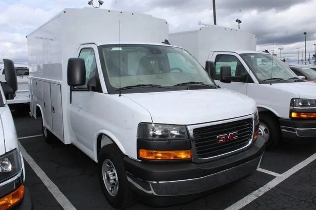 2024 Gmc Savana Cutaway 3500 photo 1