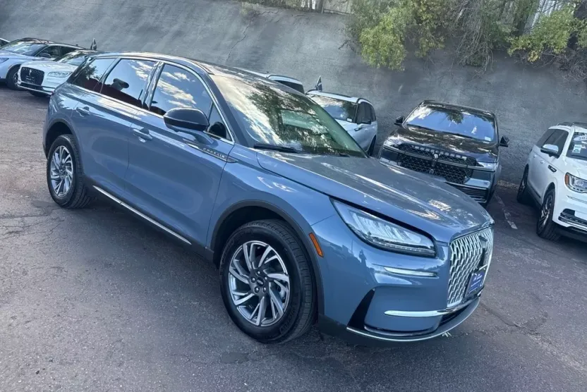2023 Lincoln Corsair Standard photo 1