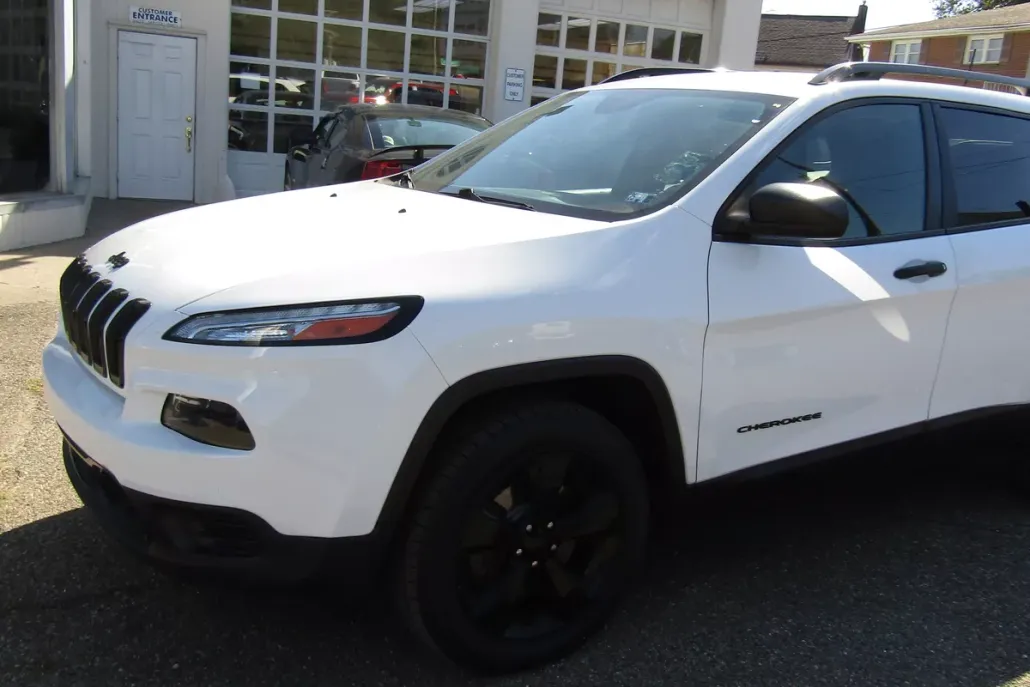 2017 Jeep Cherokee Sport photo 1