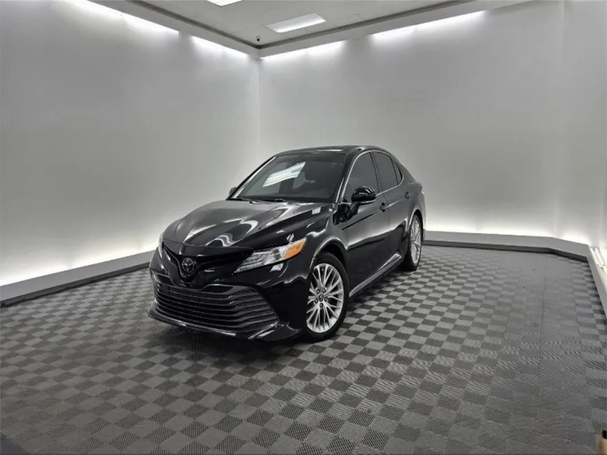 2020 Toyota Camry XLE photo 1