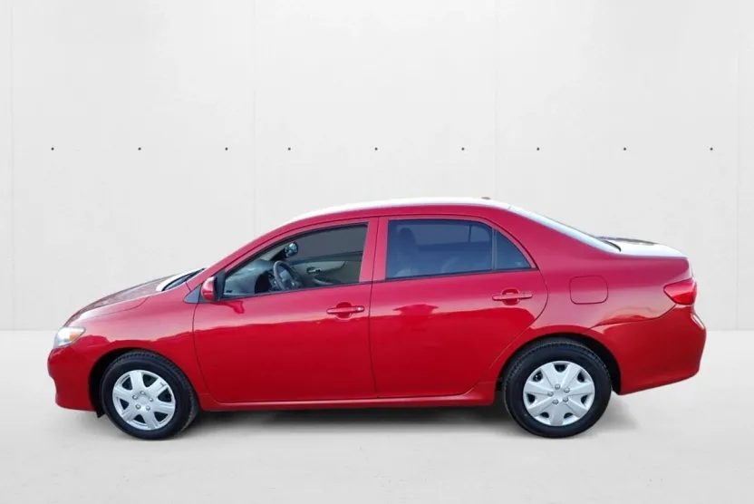 2010 Toyota Corolla LE photo 1