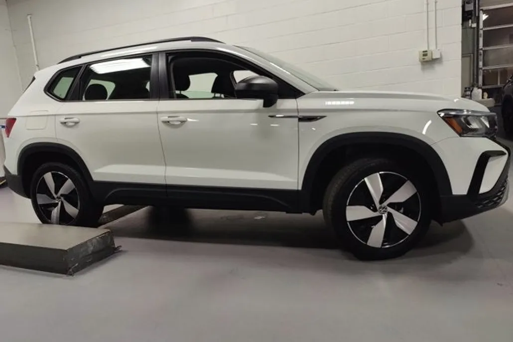 2024 Volkswagen Taos S photo 1