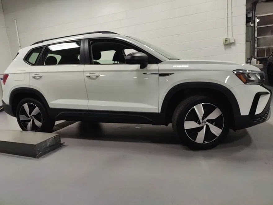 2024 Volkswagen Taos S photo 1
