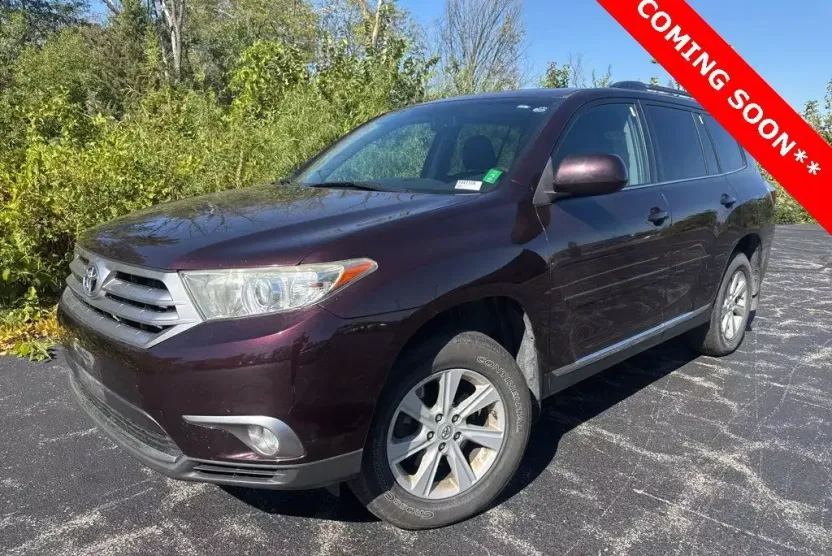2013 Toyota Highlander Plus photo 1