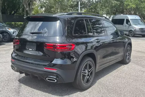 2025 Mercedes Benz GLB 250 photo 3