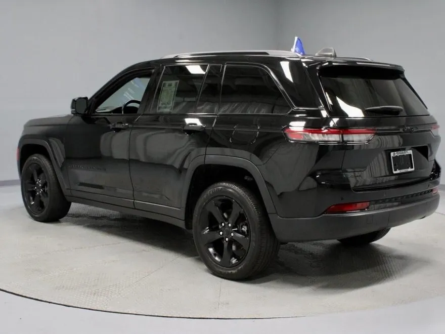 2022 Jeep Grand Cherokee Altitude photo 1