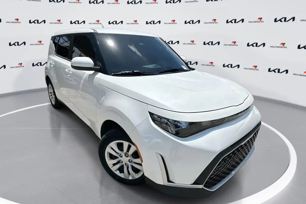 2024 Kia Soul LX photo 1