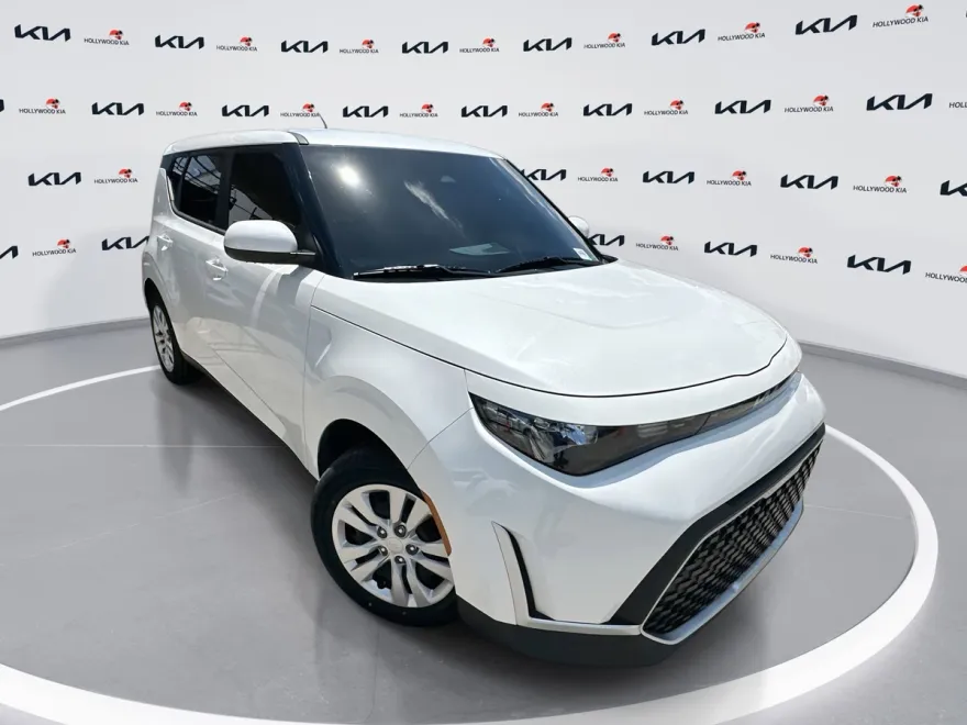 2024 Kia Soul LX photo 1