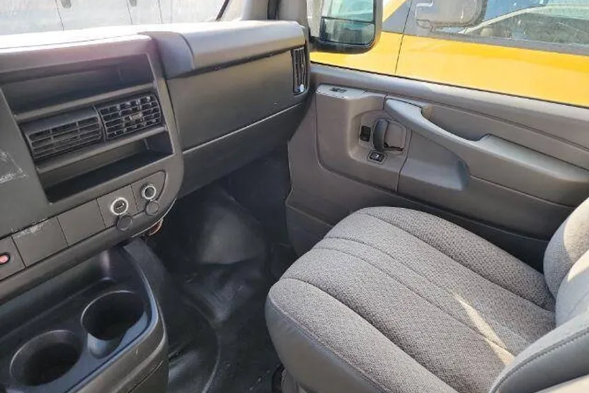 2015 Chevrolet Express 2500 Cargo Van photo 1