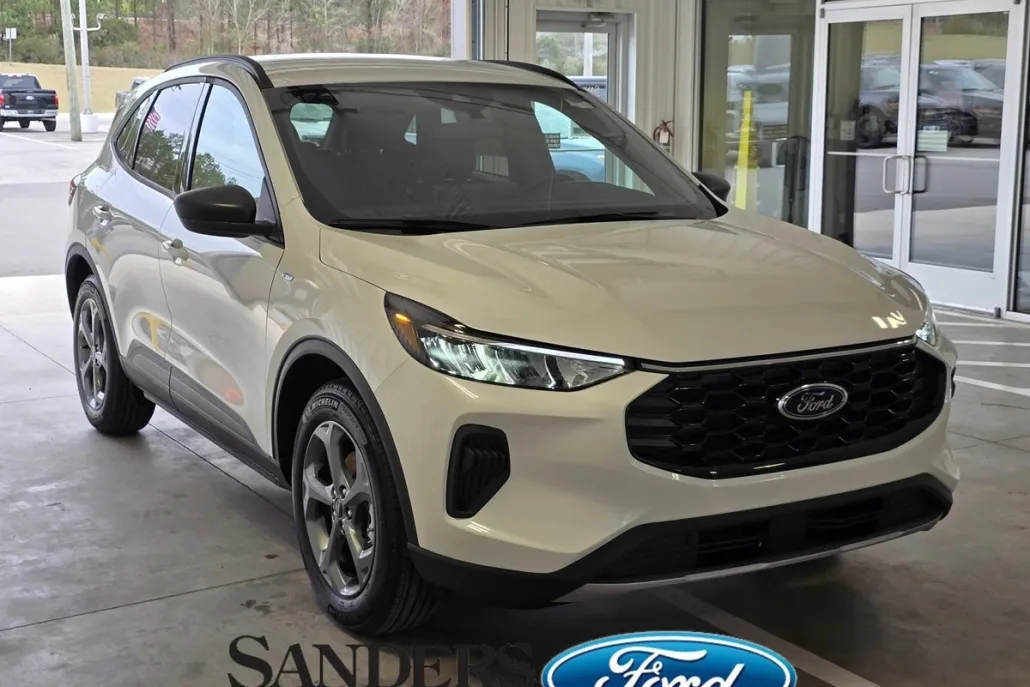 2025 Ford Escape ST-Line photo 1