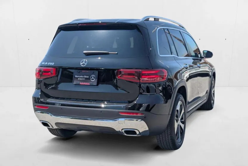 2025 Mercedes Benz GLB 250 photo 1