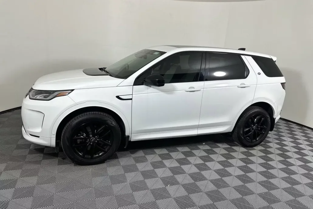 2024 Land Rover Discovery Sport S photo 1