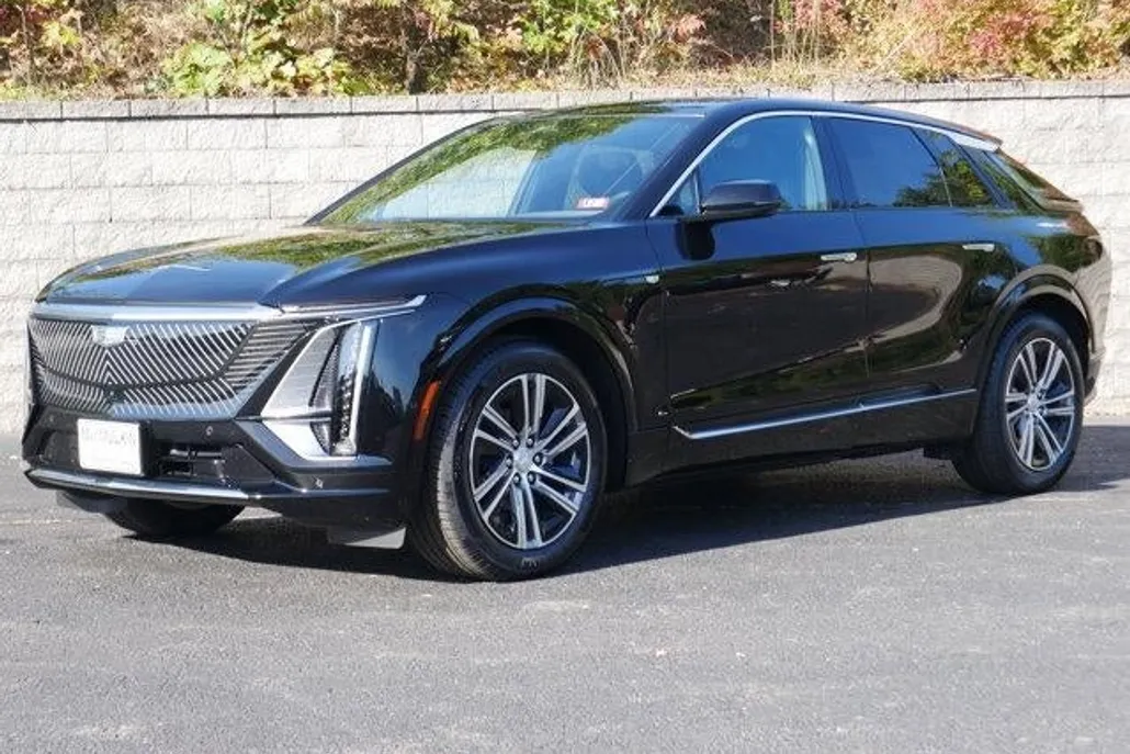 2025 Cadillac Lyriq Luxury photo 1