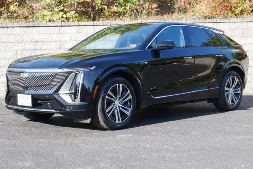 2025 Cadillac Lyriq Luxury photo 1