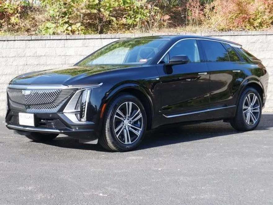 2025 Cadillac Lyriq Luxury photo 1