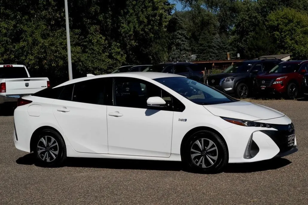 2018 Toyota Prius Prime One Plus Premium photo 1