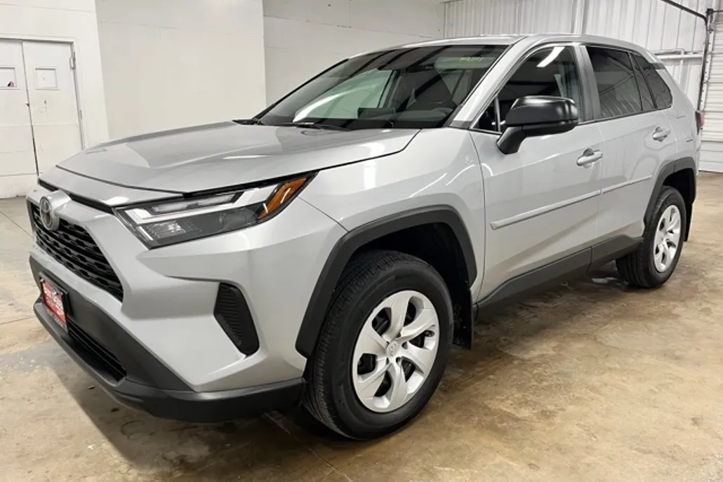2024 Toyota RAV4 LE photo 1