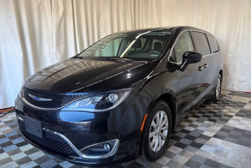 2018 Chrysler Pacifica Touring Plus photo 1