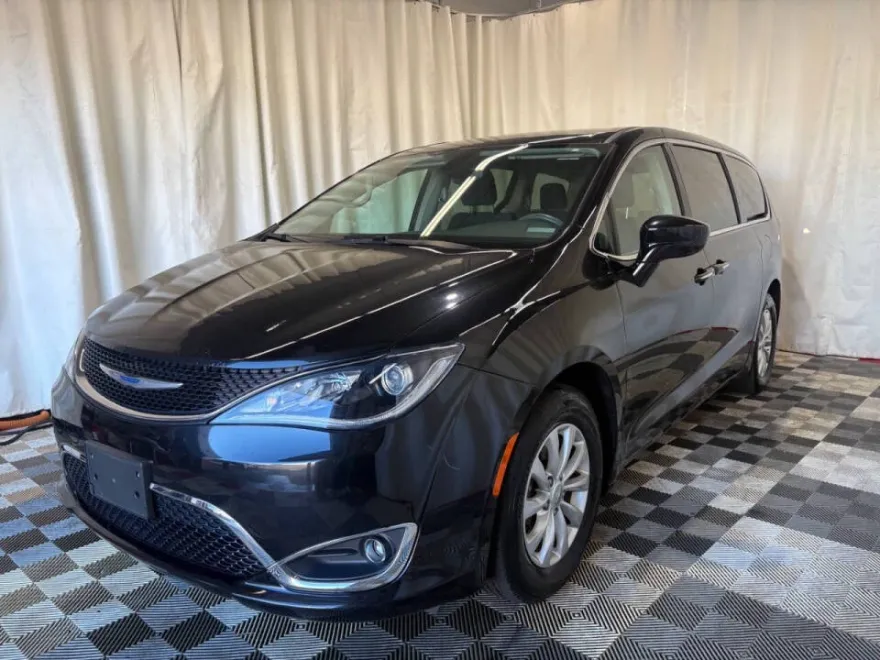 2018 Chrysler Pacifica Touring Plus photo 1