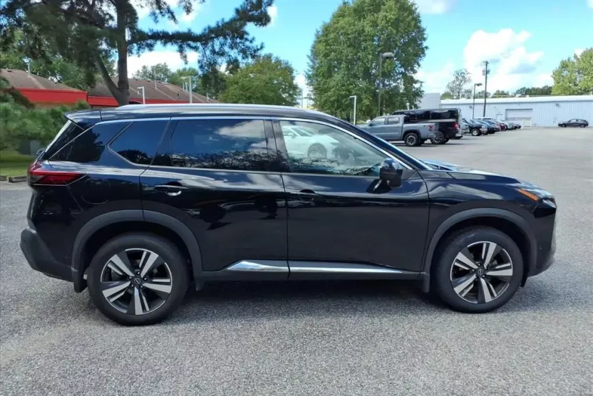 2023 Nissan Rogue SL photo 1