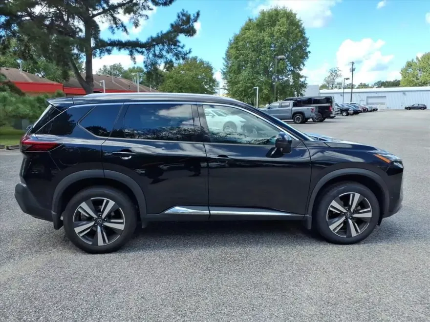 2023 Nissan Rogue SL photo 1