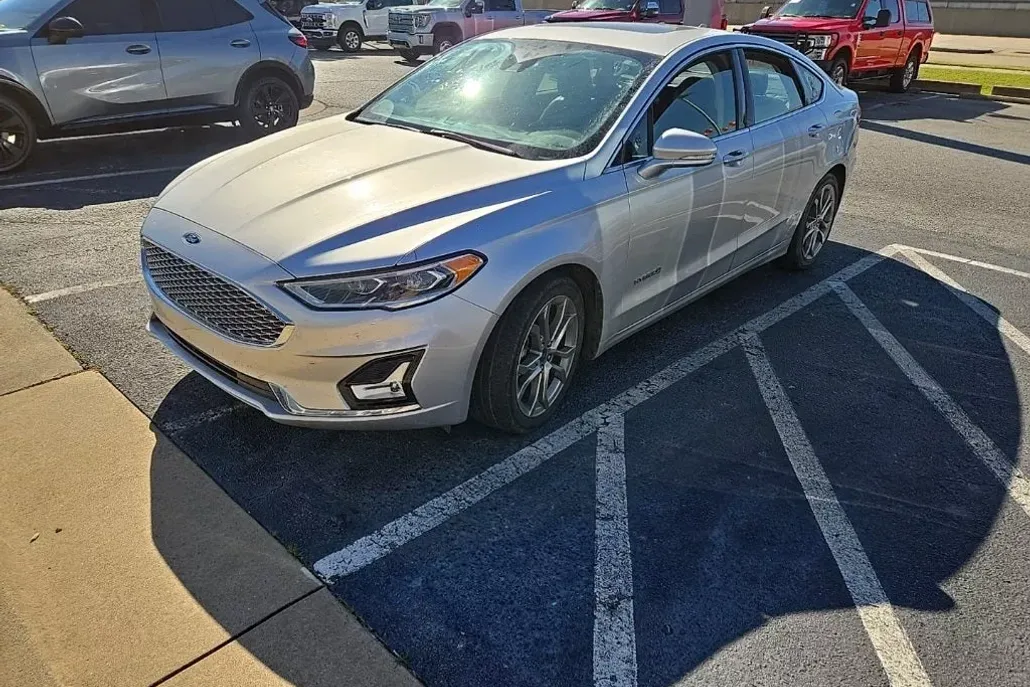 2019 Ford Fusion Hybrid Titanium photo 1
