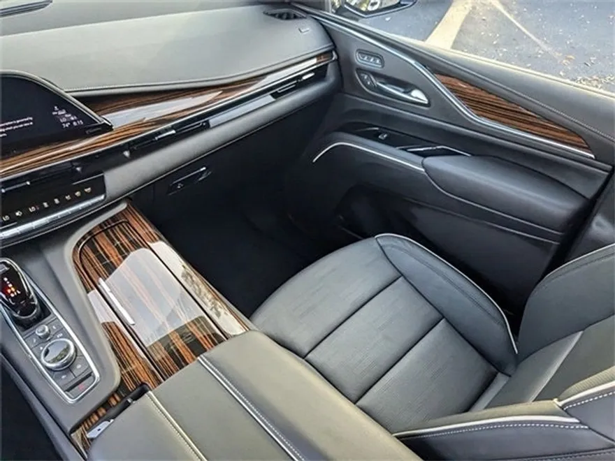 2024 Cadillac Escalade Premium Luxury photo 16