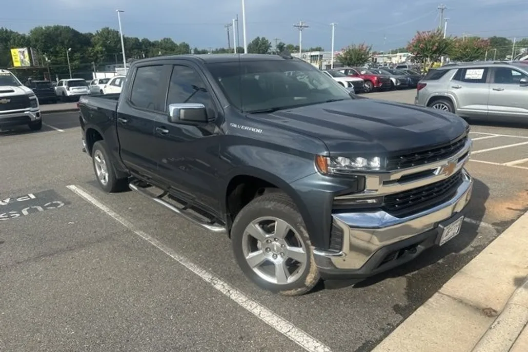 2022 Chevrolet Silverado 1500 LT photo 1
