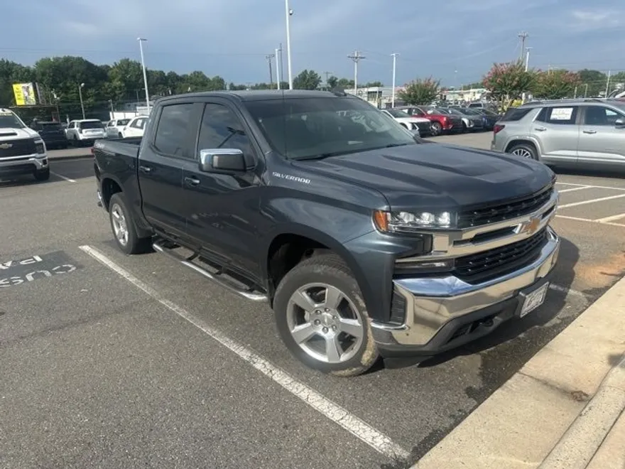 2022 Chevrolet Silverado 1500 LT photo 1